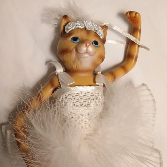 Beautiful Cat Ballet Figurine ornament décor - Picture 2 of 9